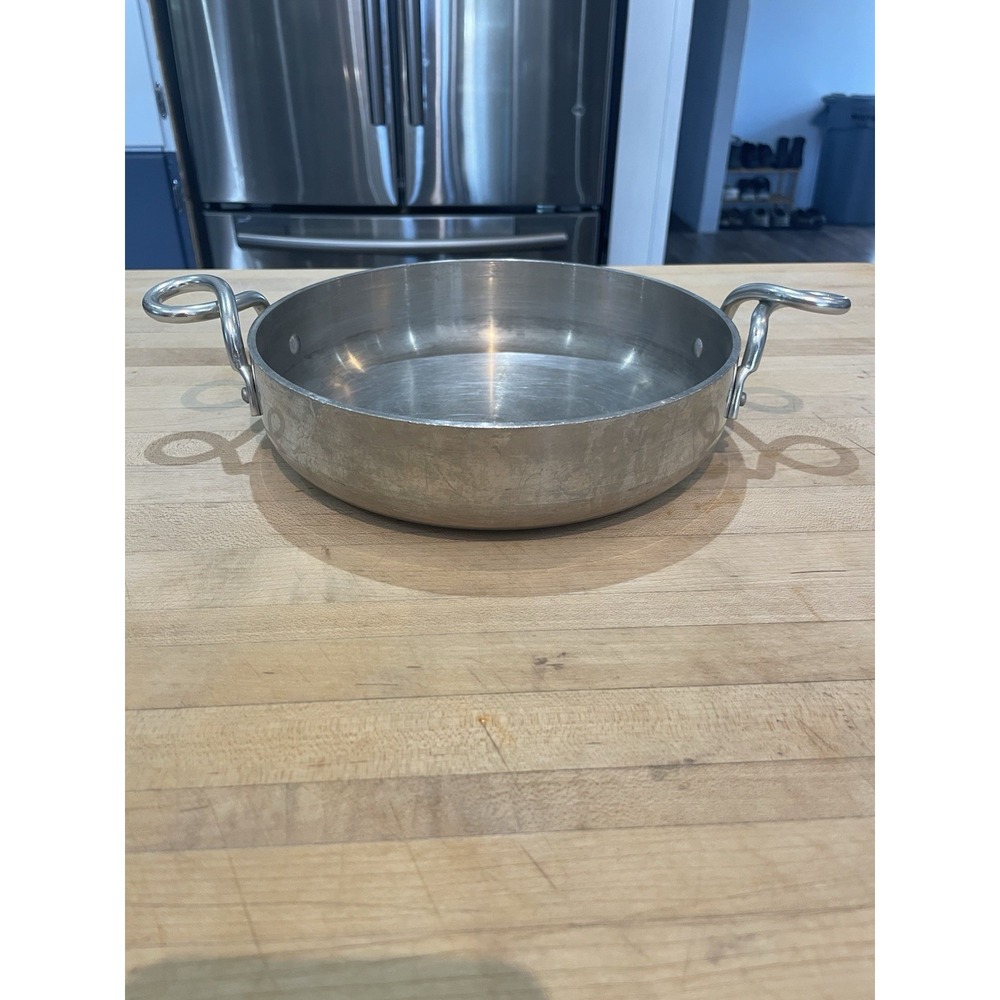 VINTAGE WEAREVER  ALUMINUM  8" PAN #902 TWISTED HANDLES MADE IN USA